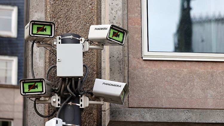 Das Sicherheitspaket sieht unter anderem mehr Befugnisse für Ermittlungsbehörden vor, etwa beim biometrischen Abgleich zur Gesichtserkennung.