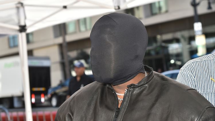 Seit Jahren wird Kanye Wests Auftreten immer bizarrer. Öffentlich zeigt er sich oft nur noch masskiert. 