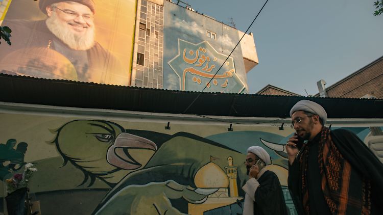 Israel wurde erst zum Feind erklärt, als die Mullahs übernahmen und der Iran zum Gottesstaat wurde. Bis in die 1970er hinein waren Israel und Iran befreunde Länder. 