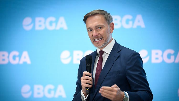 Ist sich nach eigenen Angaben mit dem Bundeskanzler einig, dass die steuerlichen Vorgaben angepasst werden müssen, um die kalte Progression zu bekämpfen.