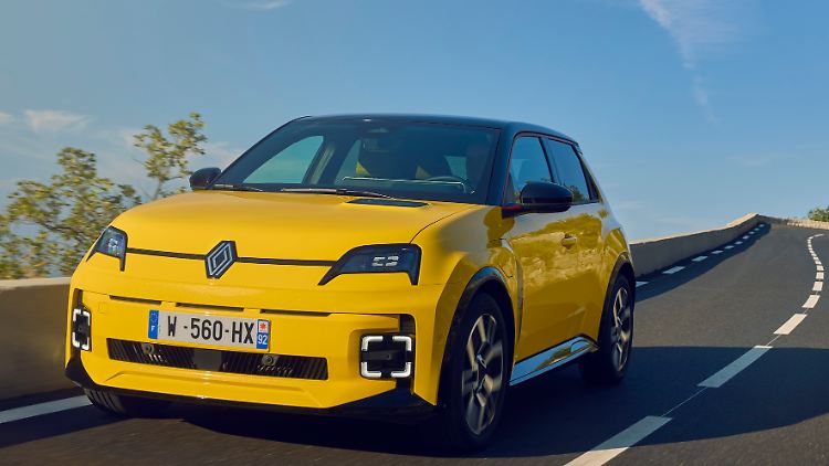Der neue Renault 5 E-Tech ist dem Ur-Modell wie aus dem Gesicht geschnitten.