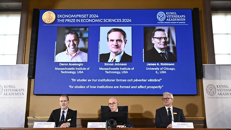 Drei Forscher erhalten den Nobelpreis für Wirtschaftswissenschaften, der nicht auf Alfred Nobel zurückgeht, sondern von der schwedischen Nationalbank gestiftet wird.