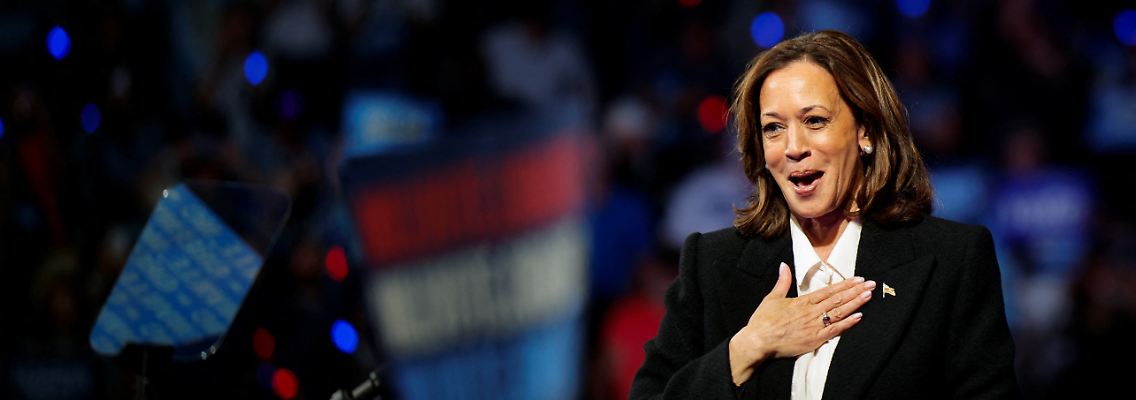 2024-10-13T215306Z_1480004132_RC2XJAAMGPBU_RTRMADP_3_USA-ELECTION-HARRIS.JPG