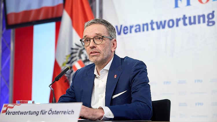 Bundesparteiobmann Herbert Kickl bei seinem Statement