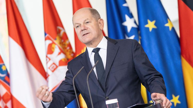 "Ich hoffe, dass es nicht noch einmal zehn Jahre braucht, bis alle sechs Staaten endlich zu EU-Mitgliedern geworden sind", sagte Scholz.