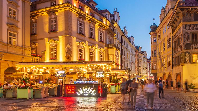 In der Prager Altstadt wird es schon bald keine organisierten Kneipen-Touren mehr geben.