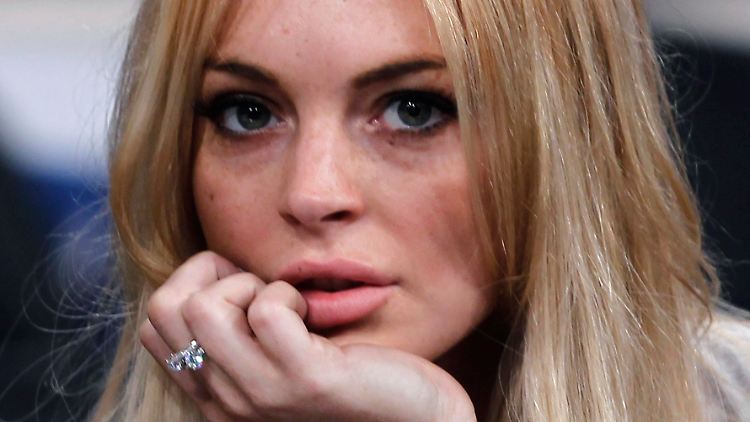 2011-02-02T182458Z_01_LOA01_RTRMDNP_3_PEOPLE-LINDSAYLOHAN.JPG6748515723510581188.jpg