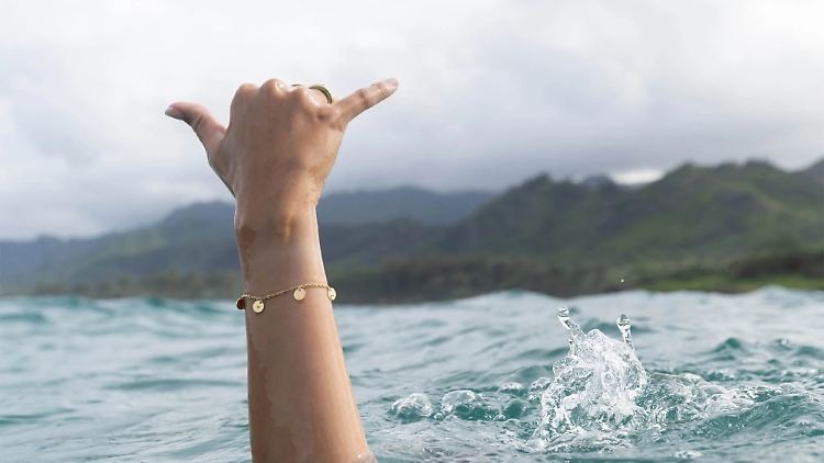 Wasserfester Schmuck: Diese Schmuckstücke können zum Duschen und Schwimmen getragen werden.