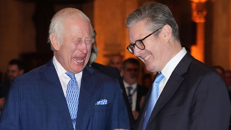 Haben sie sich Witze erzählt oder was? König Charles und Premierminister Keir Starmer.