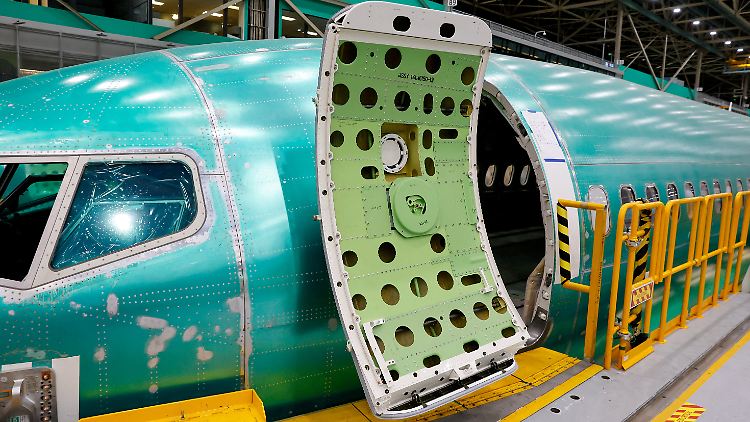 Der Ausstand von mehr als 30.000 Beschäftigten kostet Boeing gut eine Milliarde Dollar im Monat.
