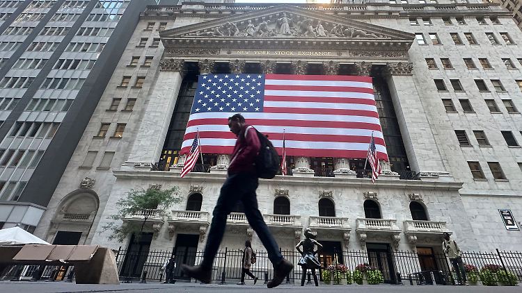 Erst Rekord, dann ins Minus - ein Tag an der Wall Street.