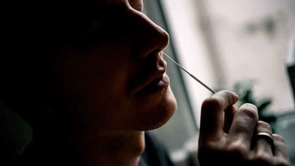 Wer-einen-aelteren-Coronatest-aus-der-Schublade-holt-sollte-zuerst-pruefen-ob-er-nicht-schon-abgelaufen-ist