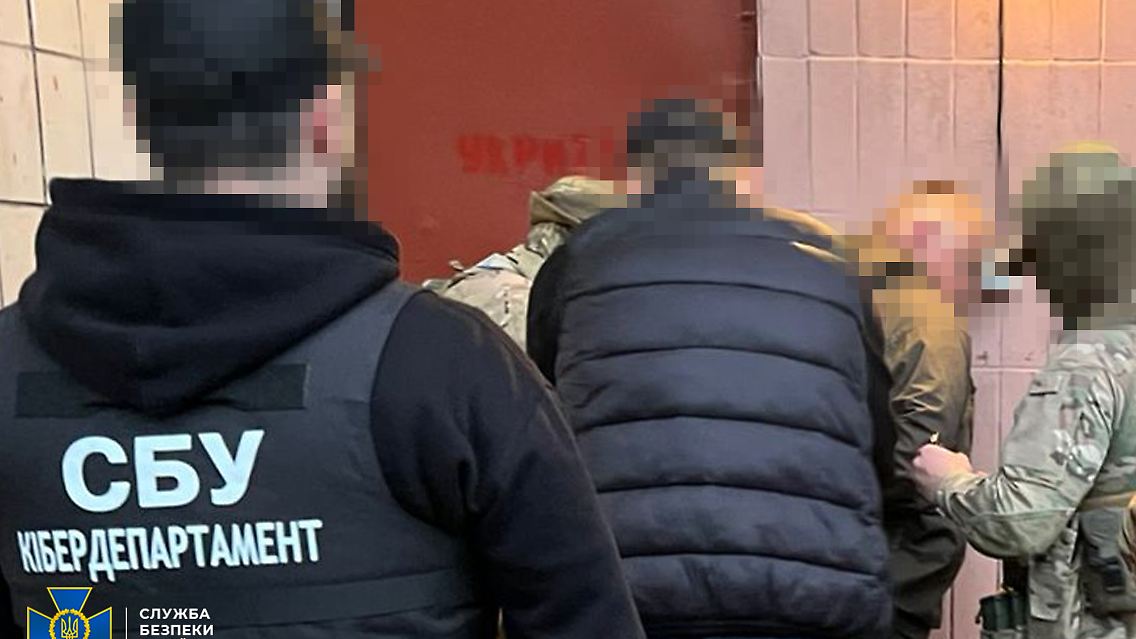 Der Ukrenergo-Mitarbeiter soll die Ermordung von Zivilisten gutgeheißen haben.