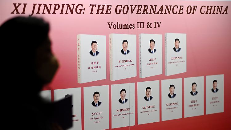 Im Jahr 2022 wurde auf der Buchmesse ein weiteres Machwerk über den vermeintlich glorreichen Xi Jinping beworben.
