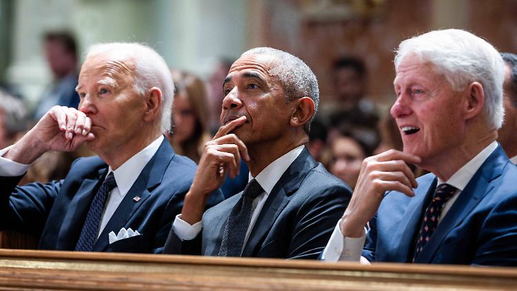 Joe Biden (v. l. n. r.), Barack Obama und Bill Clinton bei dem Gedenkgottesdienst für Ethel Kennedy in der St. Matthews Kathedrale in Washington.