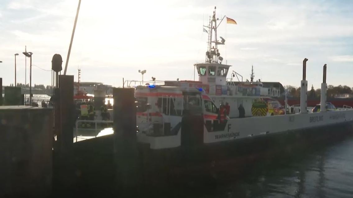 FähreWarnemünde.JPG
