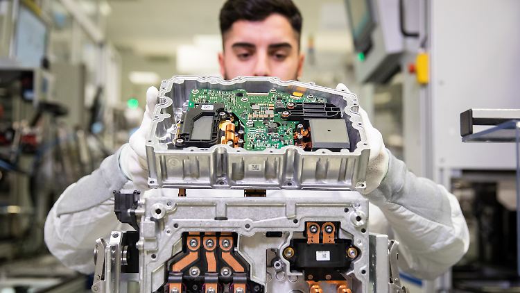 Bei der Elektromobilität können Zulieferer zurzeit sowohl zu spät als auch zu früh dran sein.