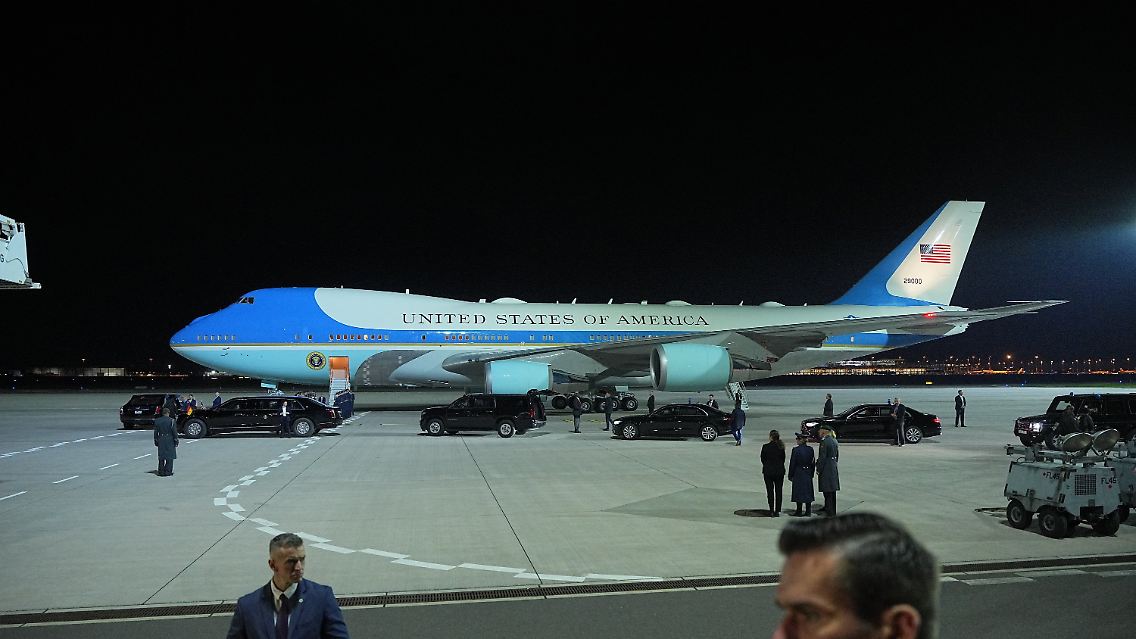 Die Präsidentenmaschine Air Force One landete am Donnerstagabend in der Hauptstadt. Bereits Freitagabend geht es zurück in die USA.