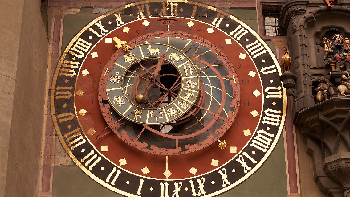 Das überdimensionale Zifferblatt am Berner Zeitglockenturm ist ein Hingucker - seit vielen Jahrhunderten zeigt es, was die Stunde geschlagen hat.