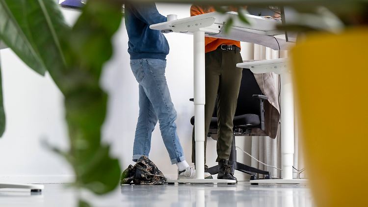 Manche Menschen bevorzugen es, bei der Arbeit zu stehen - doch ist das eine gute Idee?