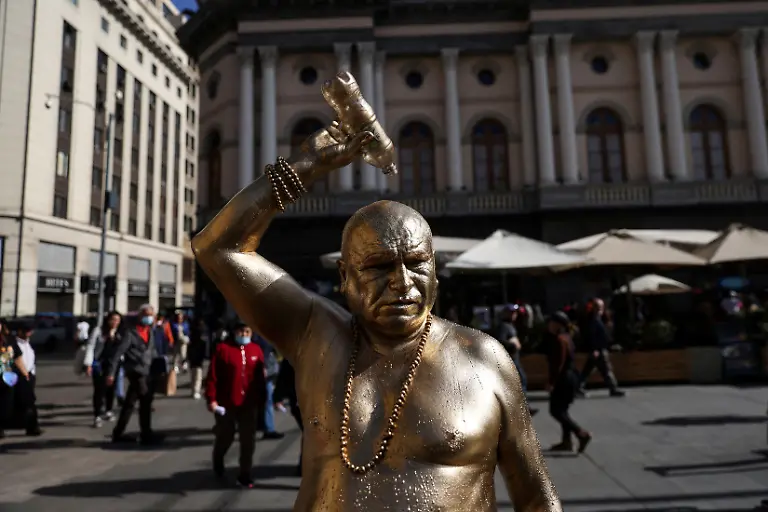 2023-08-04T214614Z-2064324076-RC25H2AJEJN5-RTRMADP-3-CHILE-WEATHER