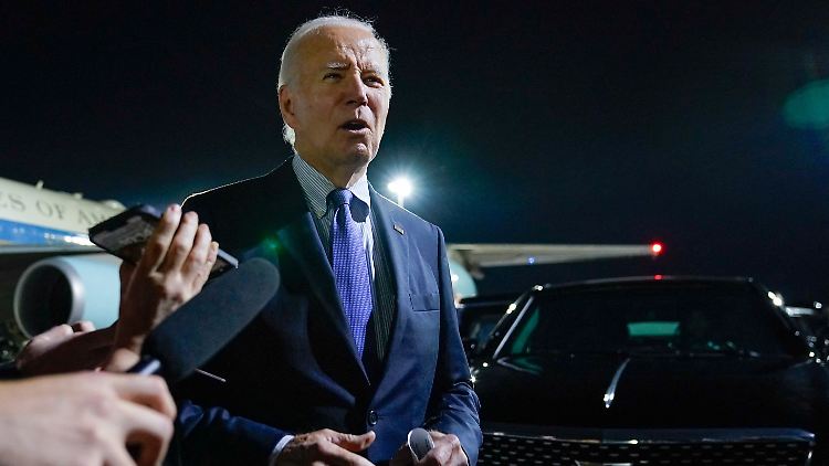 Das Weiße Haus erklärte, Biden habe über die Rhetorik besagter Wahlkampfveranstaltung im New Yorker Madison Square Garden gesprochen - nicht über seine Anhänger.