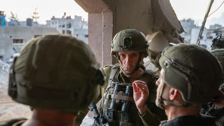 Die israelische Armeeführung inspiziert das Haus, in dem der Hamas-Führer starb. 
