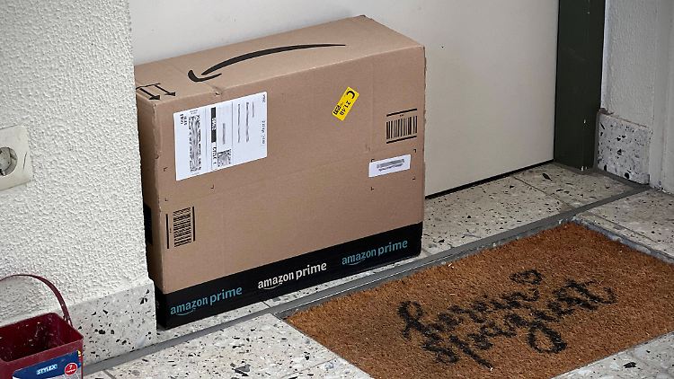 Schwere Amazon-Pakete sollen künftig an der Haustür abgeholt werden.