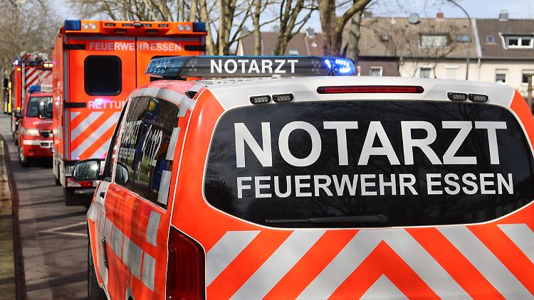 Über mehrere Stunden waren die Rettungskräfte in Essen im Einsatz. (Symbolbild)