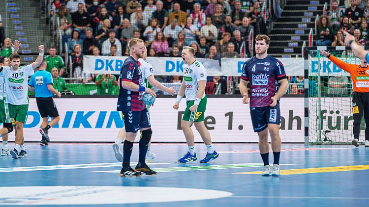 Hannovers Spieler jubeln, die Flensburger sind ernüchert.
