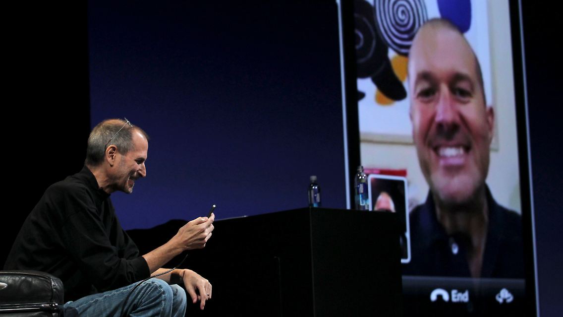 Als Steve Jobs am 7. Juni 2010 das neue iPhone 4 vorstellte, waren manche geheim gehaltenen neuen Funktionen schon manchen Börsianern bekannt.