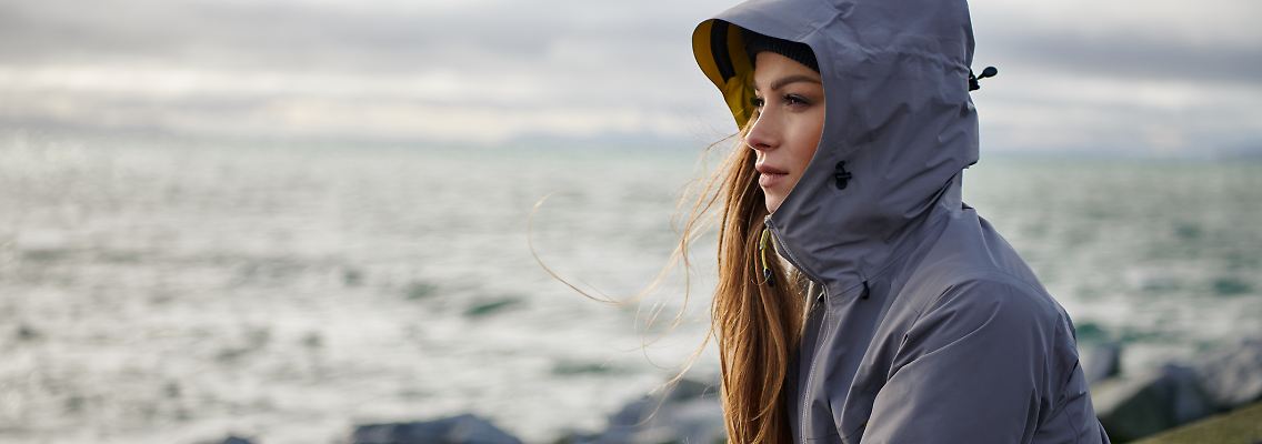 Softshell-Jacken: Diese Eigenschaften machen sie zum praktischen Begleiter bei Wind und Wetter.