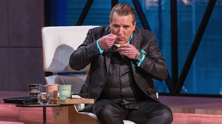 Ralf Dümmel testet das Instantfood aus dem Hause Bulgurcups.