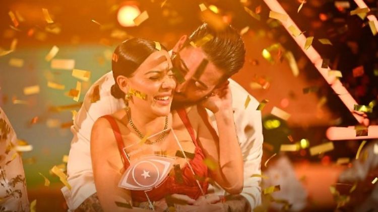 Leyla gewinnt das Finale und natürlich das Herz von Mike.
