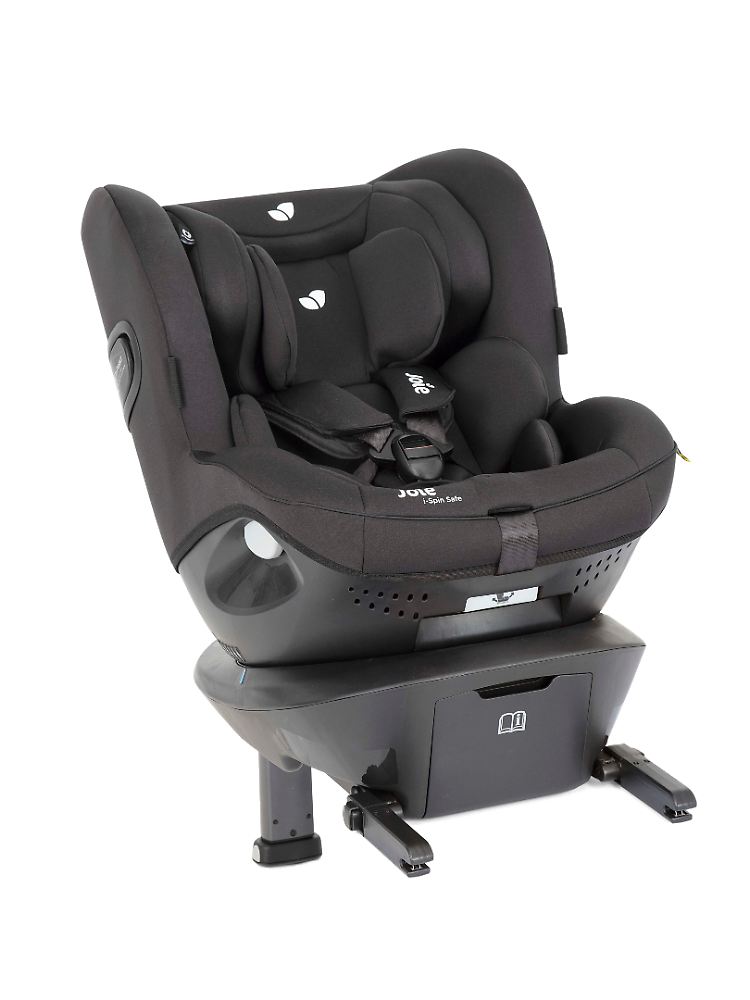 Ein mit Isofix ausgestatteter Kindersitz wird nach einem simplen, standardisierten System in zwei Metall-Ankerpunkte eingeklickt.