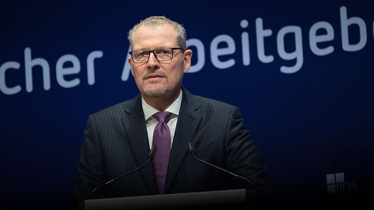 Die Wachstumsinitiative der Ampel sei immerhin "besser als nichts", so der Arbeitgeberpräsident.
