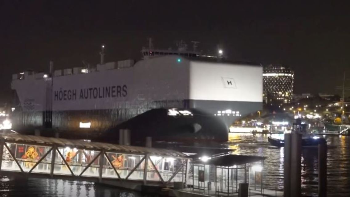 Schiff_Hamburg.JPG