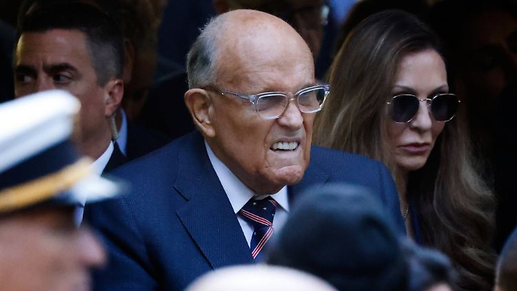 Giuliani hatte nach dem Urteil Insolvenz angemeldet. Die Klägerinnen muss er trotzdem entschädigen.