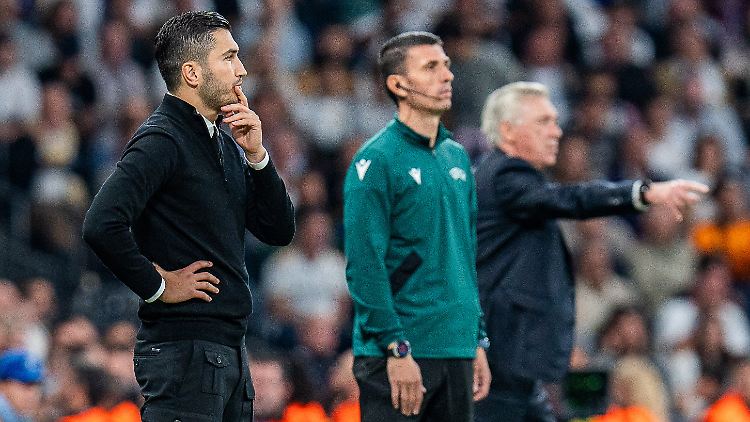 "Das hat mit der Umstellung natürlich nicht funktioniert", stellt BVB-Trainer Sahin fest.
