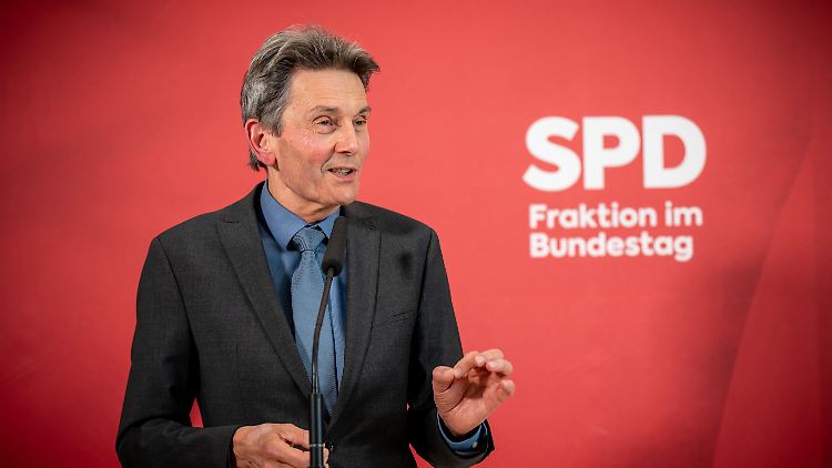 Rolf Mützenich ist in Sorge um das Sozialversicherungssystem. 
