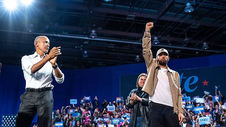 Machen sich gemeinsam für Kamala Harris stark: Barack Obama (l.) und Eminem. 