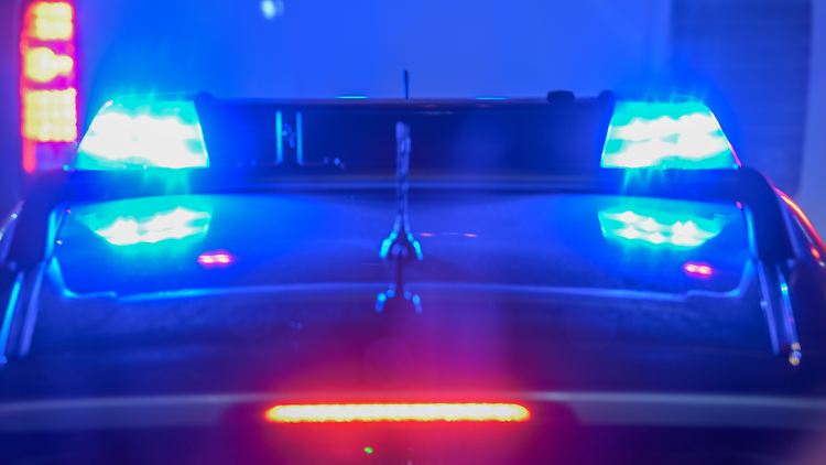 Die Polizei durchsucht mehrere Wohnungen in Berlin und Brandenburg.