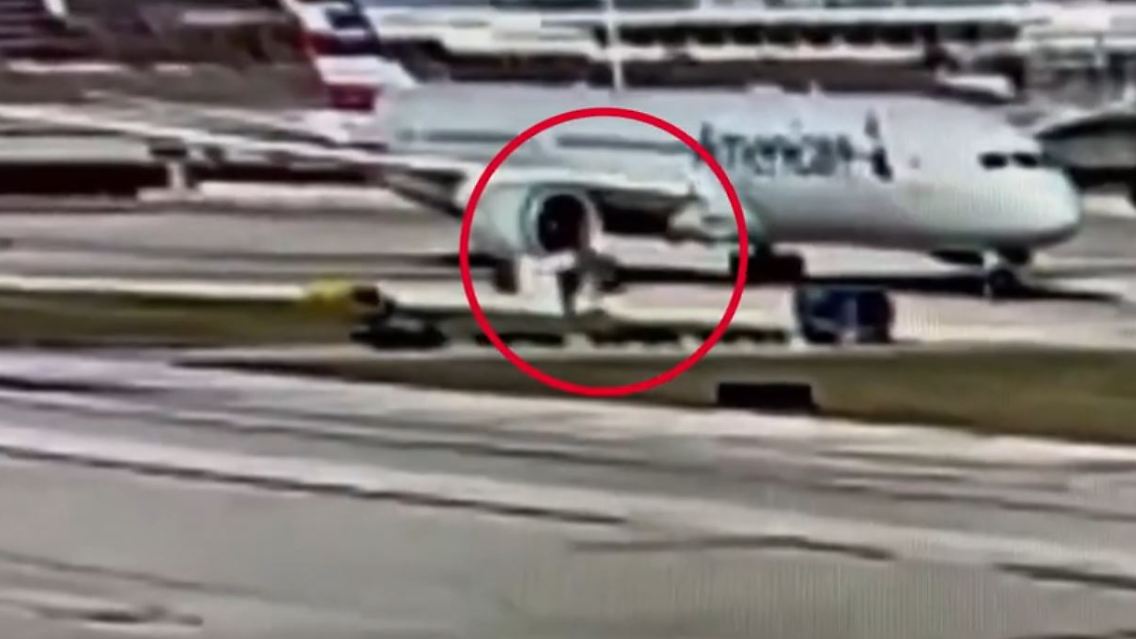 Flugzeug_Turbine_Panne_Chicago.JPG