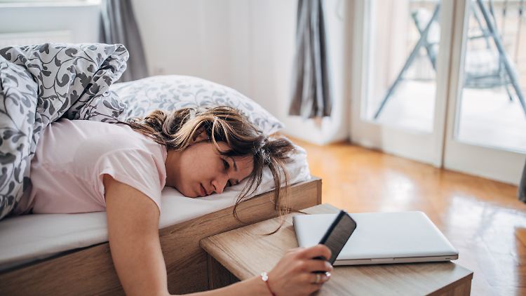 Mit hilfreichen Tipps und smarten Gadgets meistert jeder die Zeitumstellung.