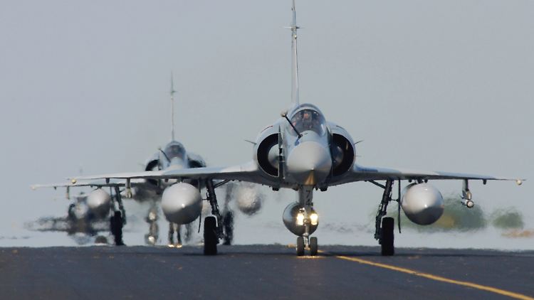 In Frankreich werden aktuell mehrere Mirage-2000-5-Kampfjets aufgerüstet. Sie sollen dann auch SCALP-Marschflugkörper einsetzen können.