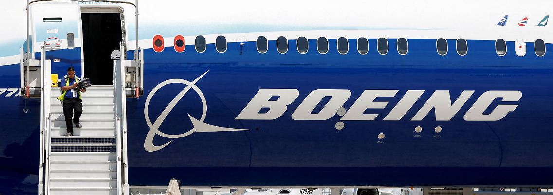 2024-10-16T165504Z_1277661931_RC2QL1AY7QMV_RTRMADP_3_BOEING-FINANCE-EQUITY.JPG