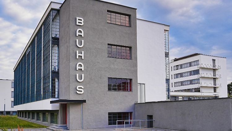 Mehr als 100.000 Menschen sollen das Bauhaus-Gebäude in Dessau pro Jahr besuchen.