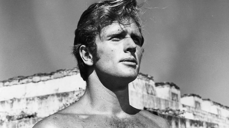 Zwischen 1966 und 1968 verkörperte Ely den Tarzan in der gleichnamigen NBC-Serie. 