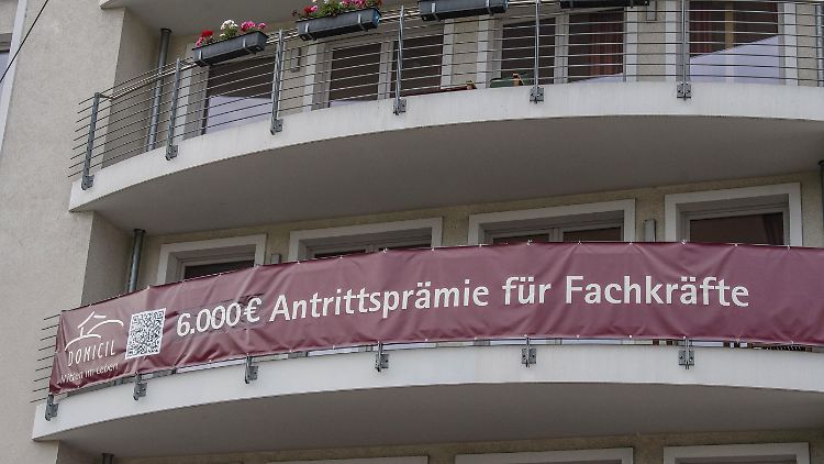 Fachkräfte werden unter anderem in der Pflege, im IT-Bereich und in der Gastronomie händeringend gesucht.