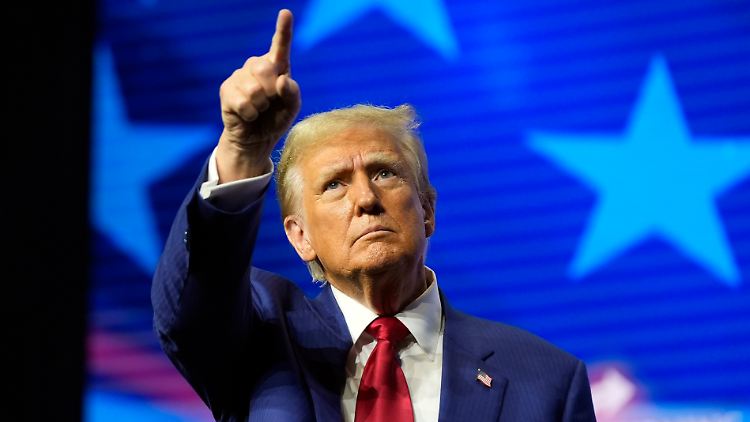 Donald Trump liegt in aktuellen Umfragen 0,2 Prozentpunkte hinter Kamala Harris zurück.